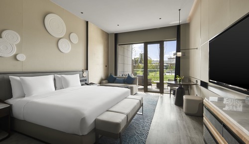 Standard Room, 1 King Bed, Garden View