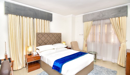 Deluxe Room, 1 Queen Bed, Pool View