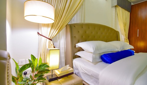 Executive Room, 1 King Bed, Pool View
