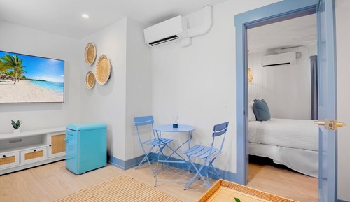 Deluxe 1 Bedroom King Suite