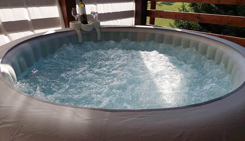 Deluxe Studio, Hot Tub