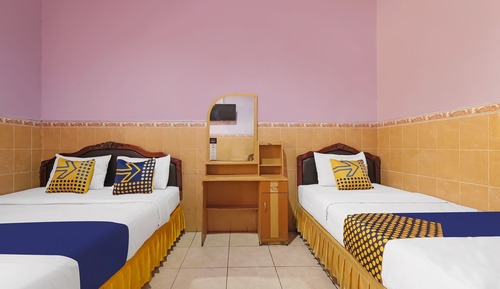 Economy Triple Room
