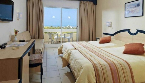 Single Room, Pool View