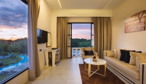 Presidential Room, Pool View