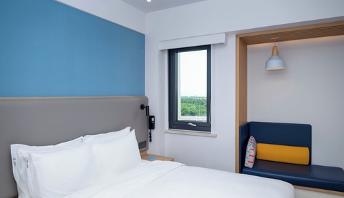 Standard Room, 1 King Bed