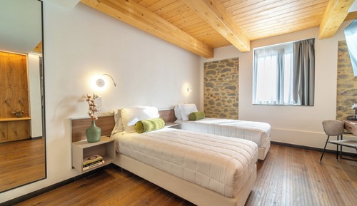 Family Room, 2 Bathrooms