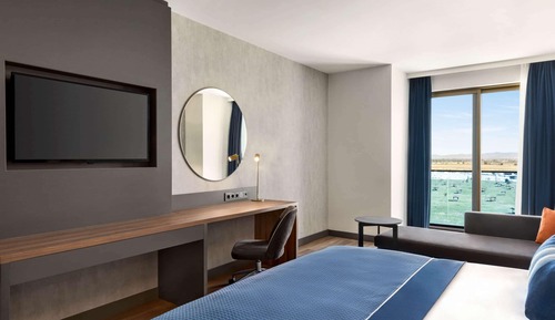 Deluxe Room, Corner