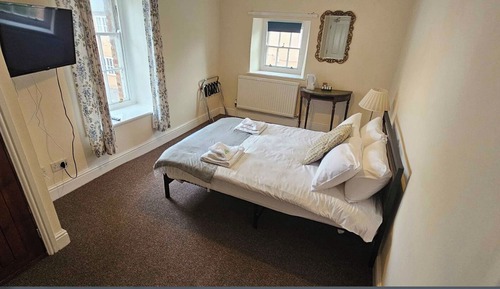 Double Room, 1 King Bed, Shared Bathroom
