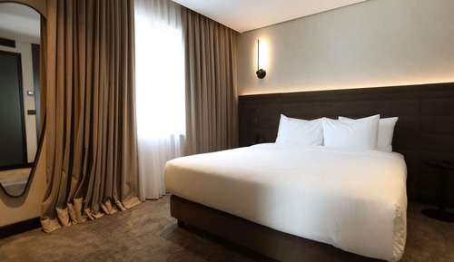 Suite, 1 King Bed with Sofa bed, Terrace