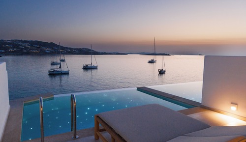 Iconic Pool Suite