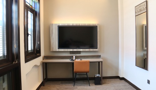 Hamilton Premier Room