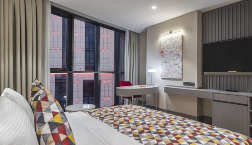 Standard Room, 1 King Bed, City View