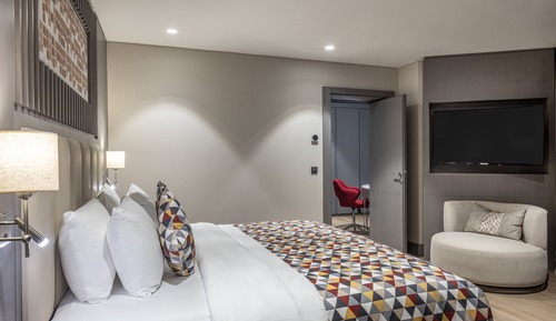 Junior Suite, 1 King Bed, City View