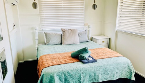 Deluxe Room, 1 King Bed, Non Smoking, Shared Bathroom