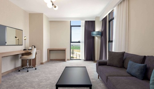 Suite, 1 King Bed, City View, Corner (Balcony)