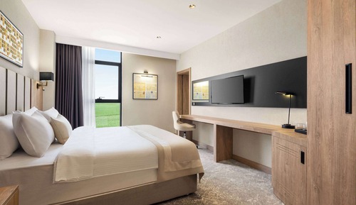 Deluxe Room, 1 King Bed, City View