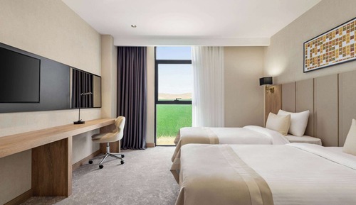 Room, 2 Twin Beds, City View