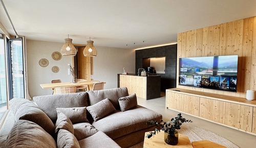 Luxury Condo, 2 Bedrooms, Hot Tub, Mountainside