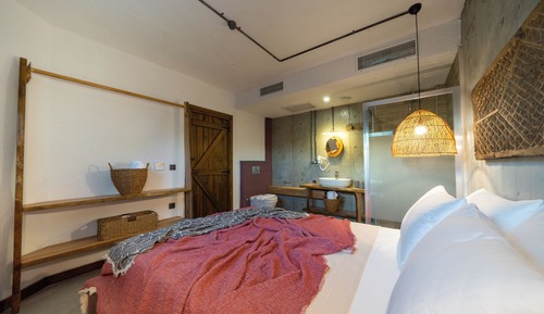 Honeymoon Suite
