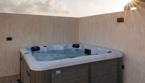 Junior Suite With Roof Top And Jacuzzi Mountain View