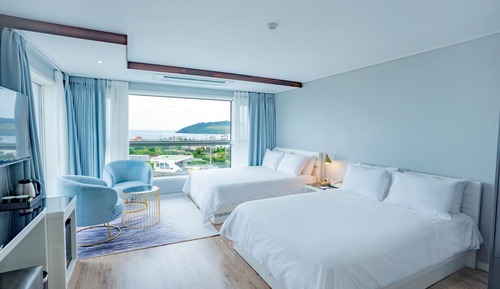 Junior Twin Room, 2 Double Beds, Sea View