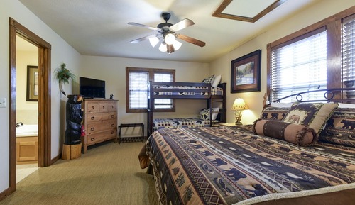 House (Sooner Settle Lodge - Incredible desi)