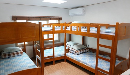 Room (6-person room (reservation available )