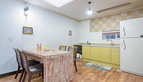 Basic Room, 3 Bedrooms (Sydney)