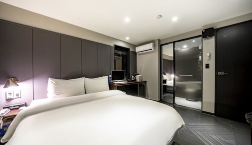Room (1PC Deluxe Room (High-end PC Bag LOL )