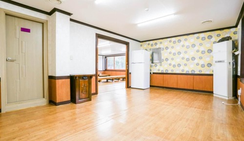 Room (Rock brush)