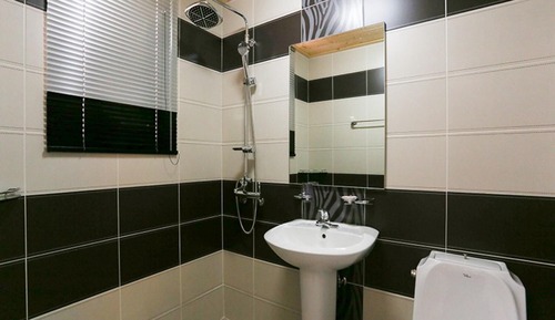 Room (Black)
