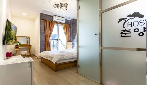 Room (Couple)