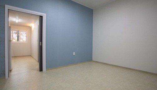 Room (Room 106)