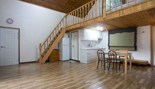 Room (No 202 )