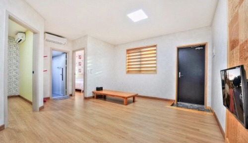 Room (Hero Room 102 (Family Room))