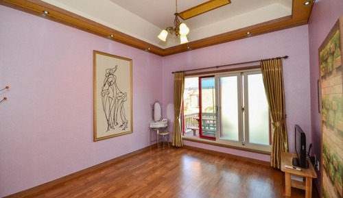 Room (Sierra (duplex))