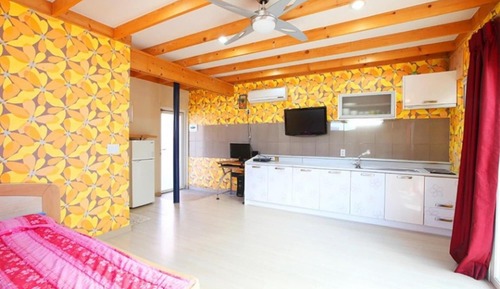 Room (Four stars)