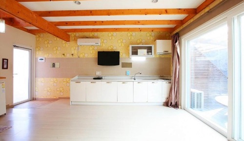 Room (Three stars)