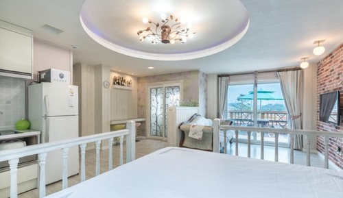 Room (Asta (1F))