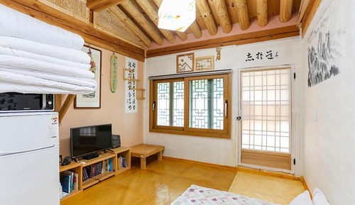 Room (Cheongsil-Jung Iljae)