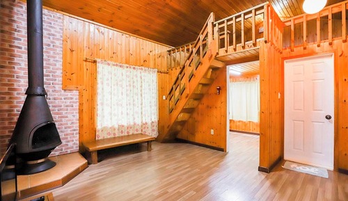 Room (Room 2 (Duplex))