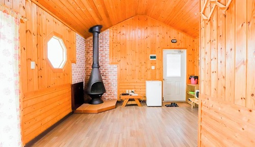 Room (Room 13)