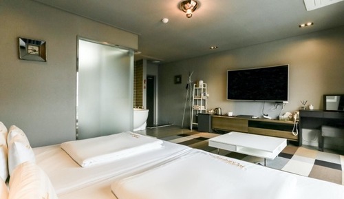 Room (Luxury B)