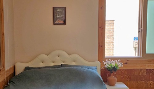 Room (Hamil)