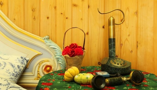 Room (Room 5)