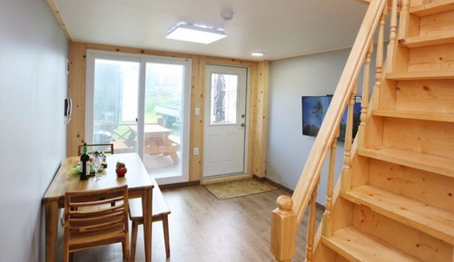 Room (Room 3)