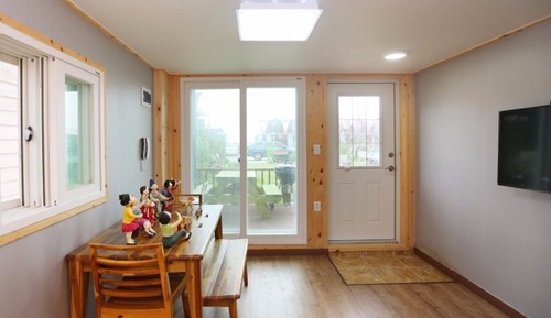 Room (Room 4)