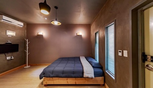 Room (L4)