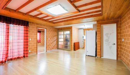 Room (Munjangdae (Unshared House))