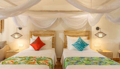 Beachfront Bungalow with 2 Single Beds